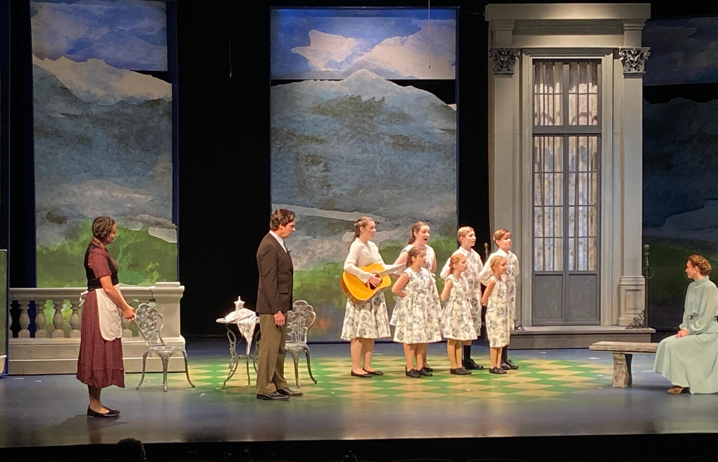 Casey Maxwell as Maria, Olivia Williams as Liesl, Ella Trisler as Louisa, Danny Davis as Fredrich, Jonah Rawlings as Kurt, Elisabeth Greeson as Brigitta, Alexa Kaczmarek as Marta, MaKenna Reilly as Gretl, Oliver Hoig as Captain Von Trapp, and Carly Rawling